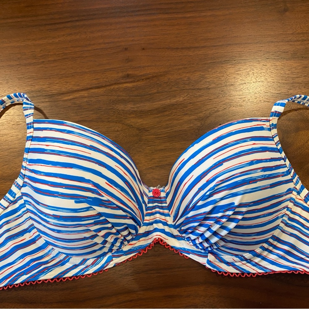 Bikini - Picture 2 of 6